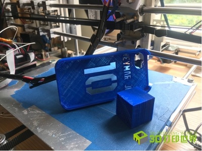 廣州高中生創(chuàng)新研發(fā)剪叉升降式3D打印機(jī)，推動(dòng)基礎(chǔ)材料銷售新機(jī)遇